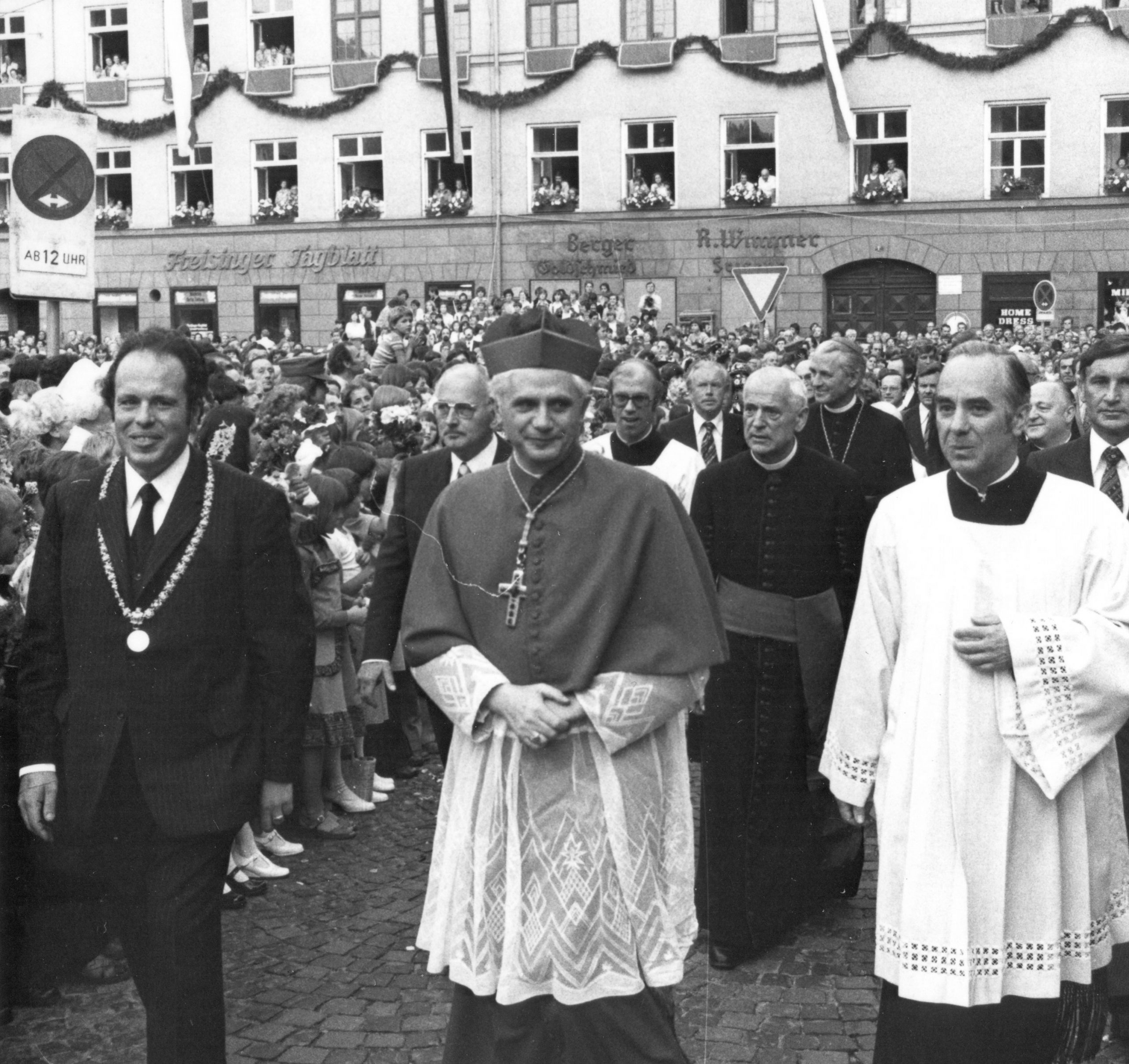 Begrüßung des neuen Erzbischofs Joseph Ratzinger 1977 – FINK das ...